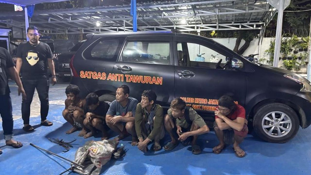 Polisi Tangkap Komplotan Spesialis Pencurian Besi Jalan Tol di Pademangan
