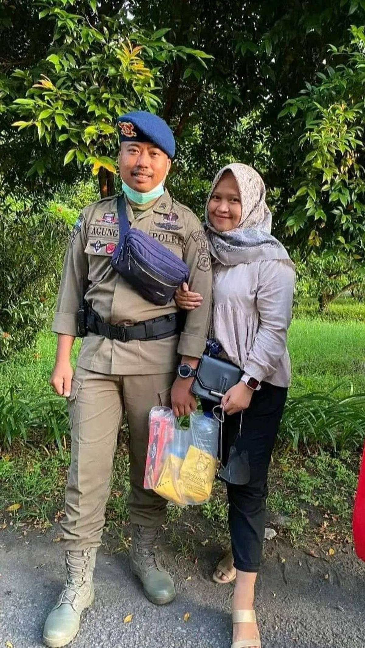 Ada juga potret dirinya bersama sang istri.&nbsp;<br>