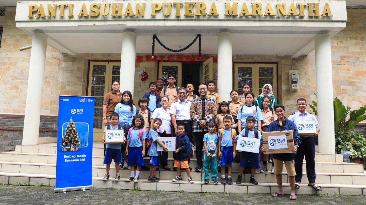 BRI Peduli salurkan bantuan sembako bagi warga Paroki Santa Melania Bandung saat perayaan Natal