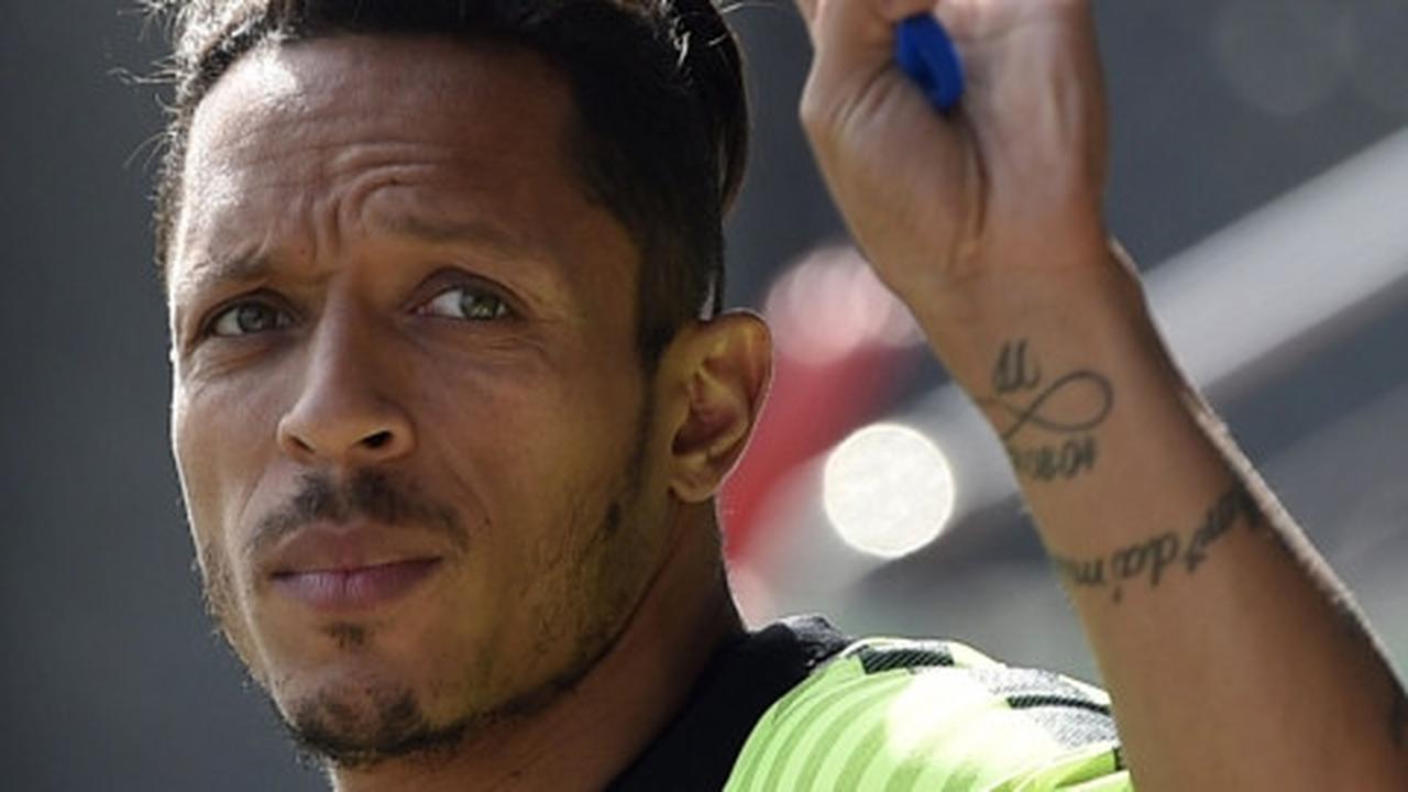 Tinggalkan Barca, Adriano tuju Inter?