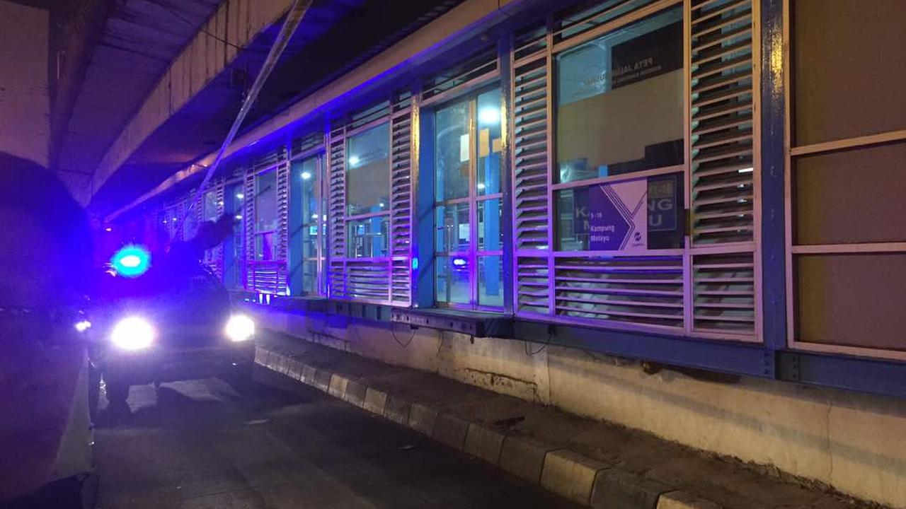 Ledakan terjadi di sekitar Teminal Kampung Melayu Jakarta Timur.