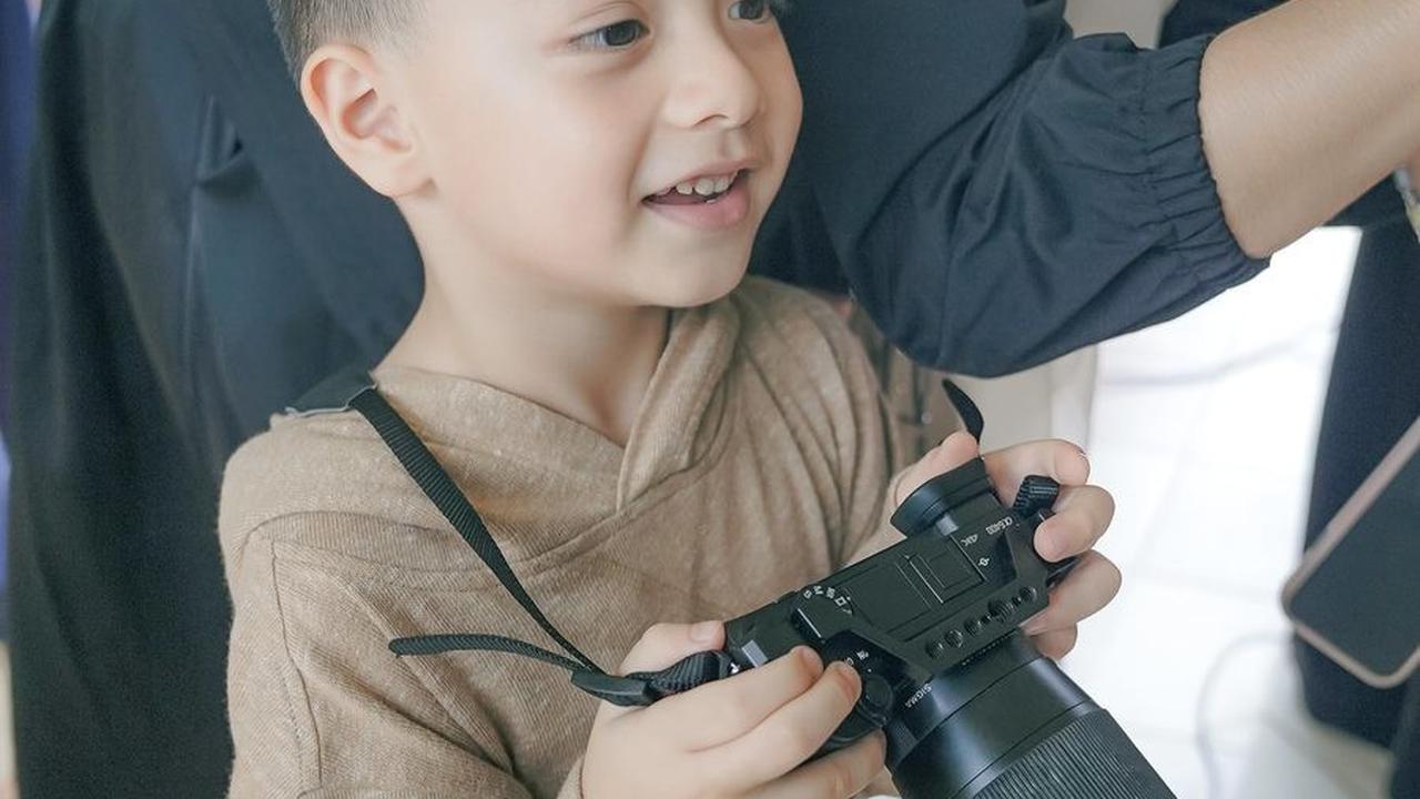 8 Potret di Balik Layar Photoshoot Irish Bella Bareng Empat Anak, Jadi Ibu Sambung Rasa Kakak Tertua