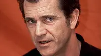 Mel Gibson Pacari Atlet Berkuda dan Penulis Skenario Seksi