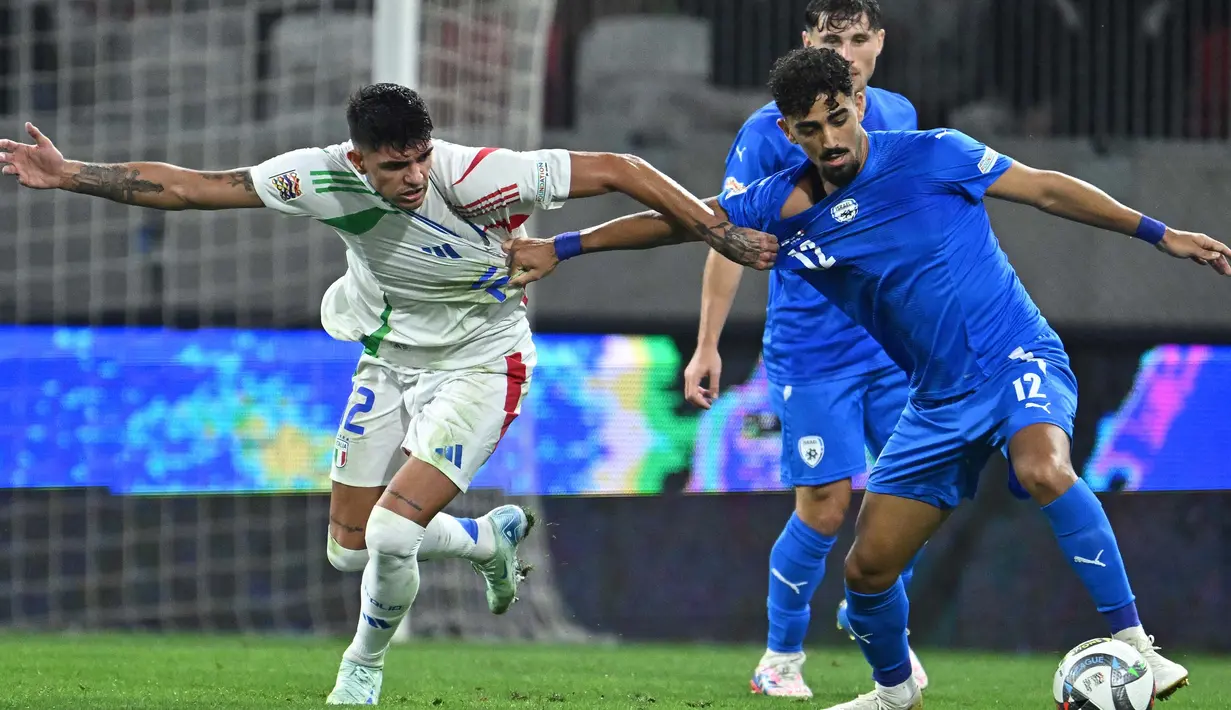 Menumbangkan Israel, Italia tetap berada di puncak klasemen Grup 2 League A dengan enam poin dari dua laga. (Attila KISBENEDEK/AFP)