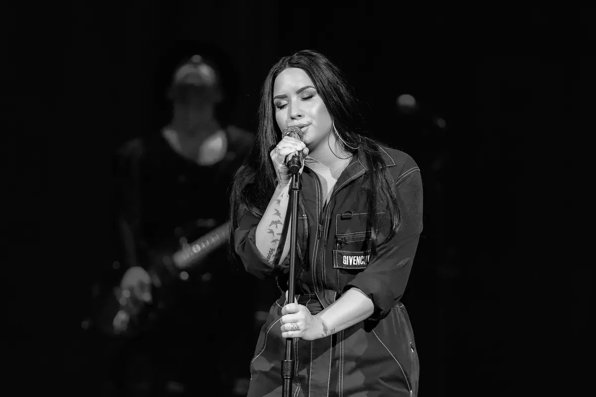 [Bintang] Jalani Pemulihan Usai Overdosis, Demi Lovato Batalkan Sisa Tur