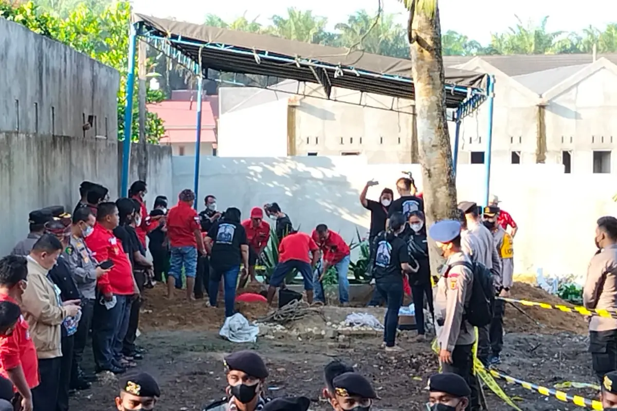 Suasana makam Brigadir Yoshua di Tempat Pemakaman Umum (TPU) Sungai Bahar Unit 1 Kabupaten Muaro Jambi