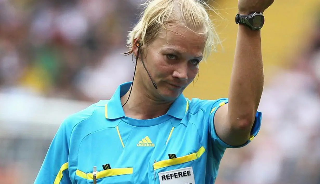 Bibiana Steinhaus adalah Wasit asal Jerman