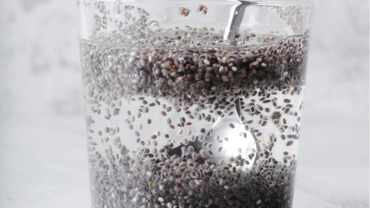 Ilustrasi Chia Seeds Direndam