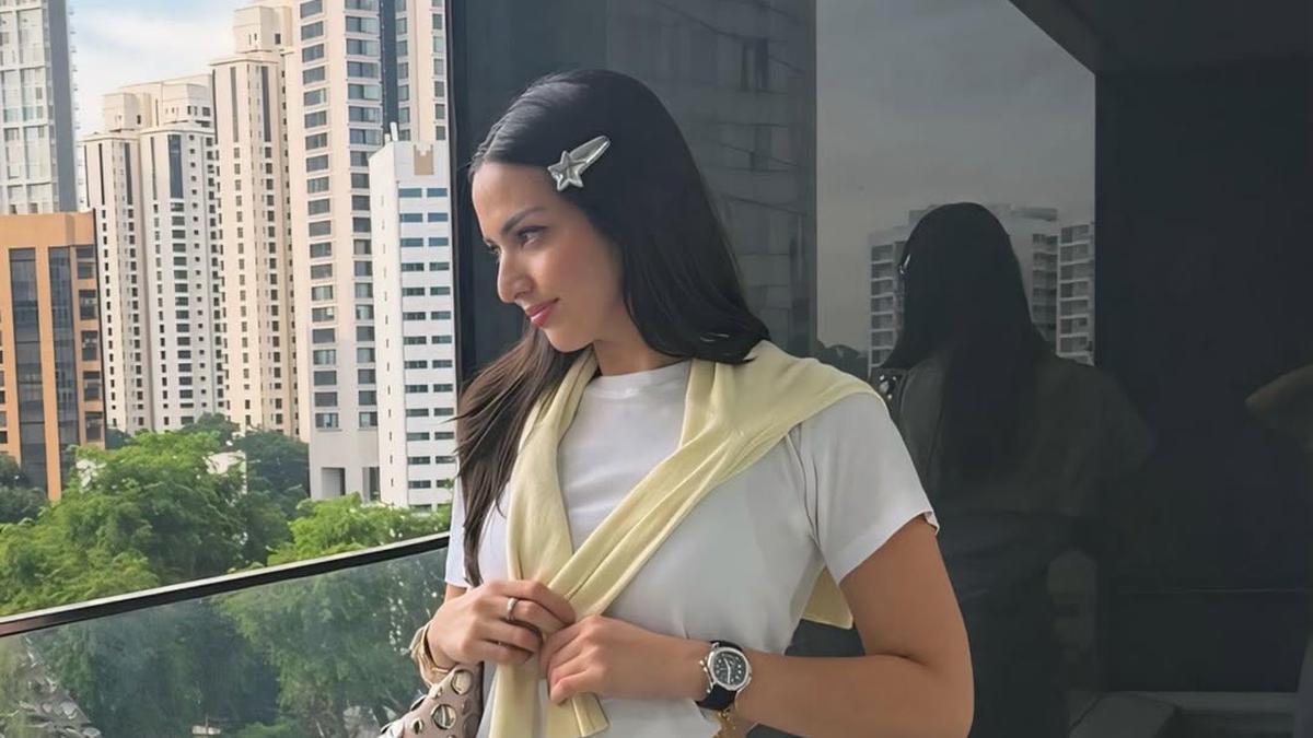 Potret Centil Nia Ramadhani di Singapura, Nostalgia Masa ABG dengan Jepit Rambut Silver