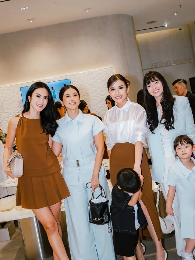 6 Potret Asmirandah di Launching Koleksi Chelsea Olivia, Menawan Bareng Chloe