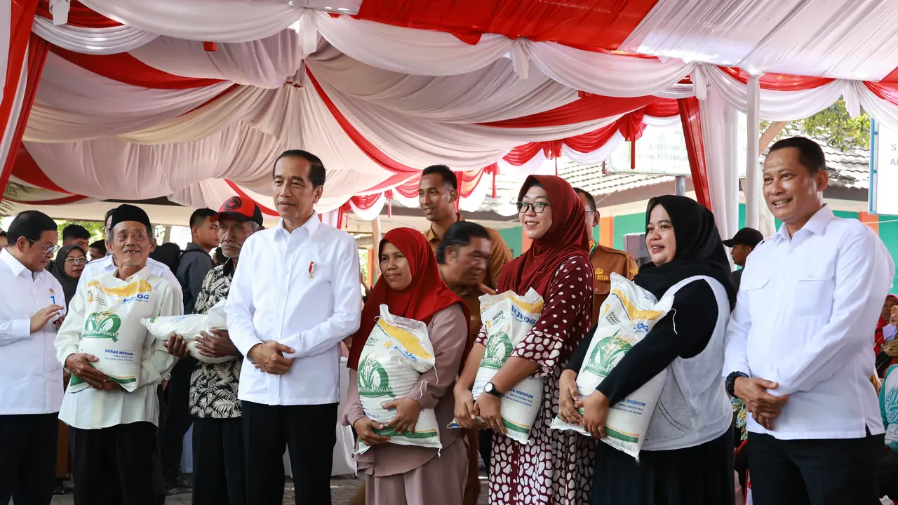 Jokowi.