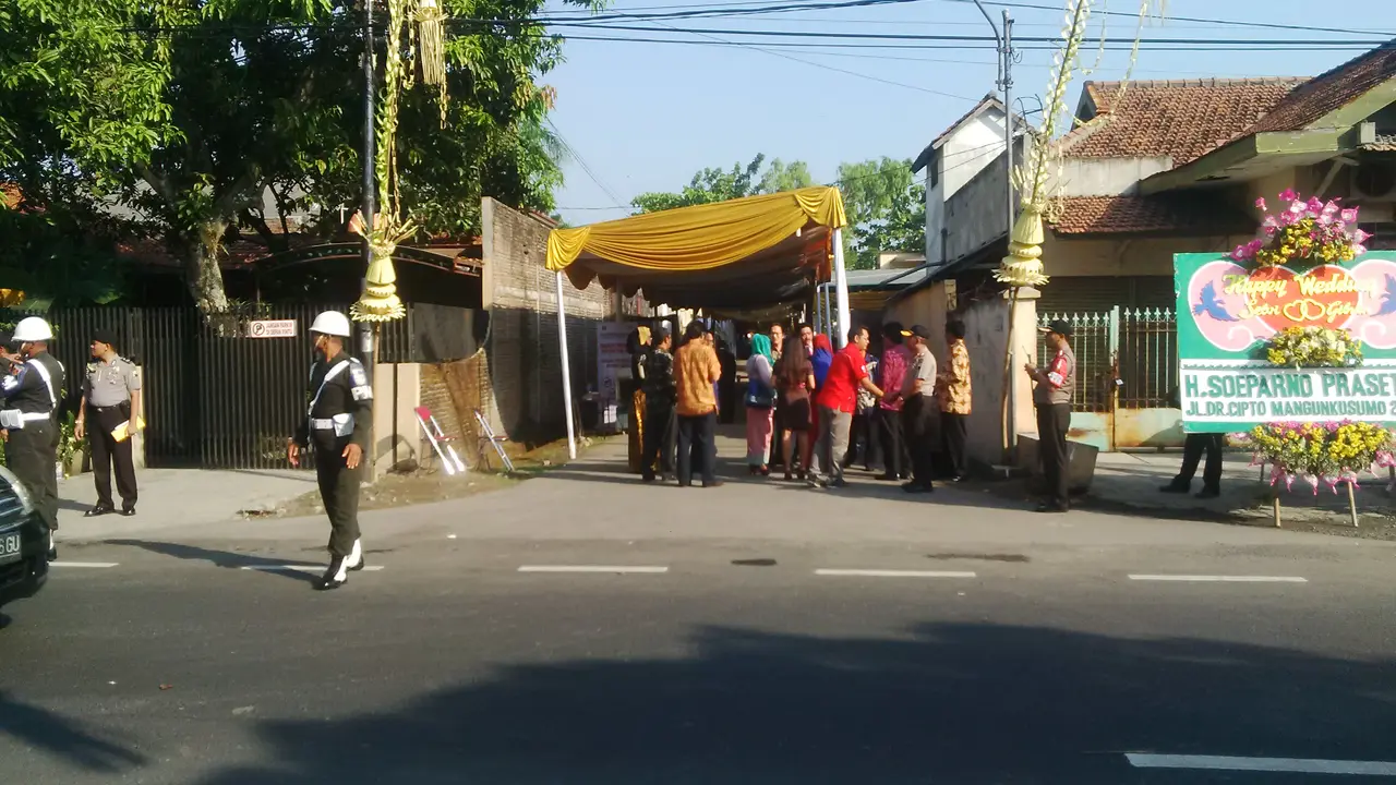 Tamu Mulai Datang ke Rumah Jokowi Jelang Gibran-Selvi Nikah