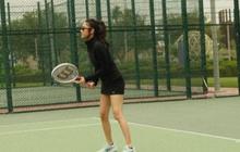 Punya Hobi Olahraga, 8 Foto Azizah Salsha Saat Main Tenis Bareng Suami di Qatar