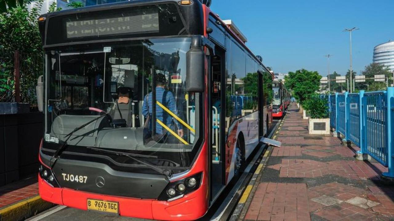 Transjakarta Ubah Titik Henti Rute Blok M-Soetta, Perjalanan Bandara Lebih Efisien