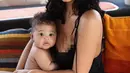 Dilansir dari AceShowbiz, Kylie mengatakan bahwa tak banyak hal yang berubah pada dirinya usai melahirkan Stormi. (instagram/kyliejenner)