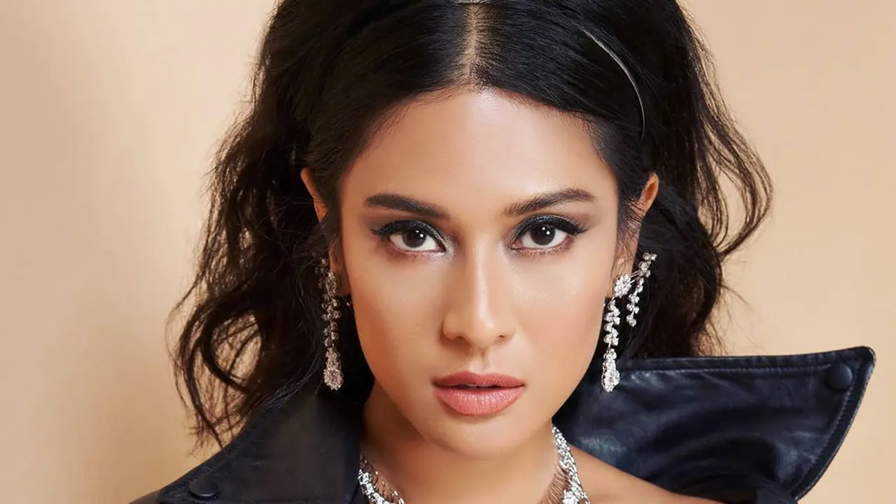 Dian Sastrowardoyo menjadi produser di film Guru Guru Gokil (Foto: Instagram @therealdisastr)