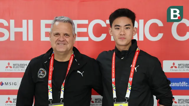 Pelatih Filipina, Albert Capellas Herms, dan pemain Filipina, Sandro Reyes