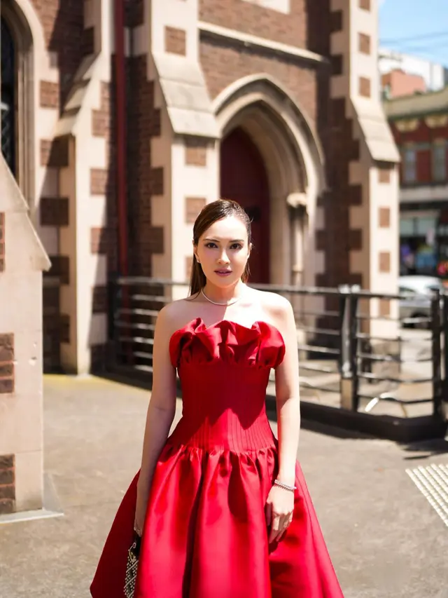 7 Potret Shandy Aulia Jadi Bridesmaid dengan Dress Merah Ini Tampil Curi Perhatian