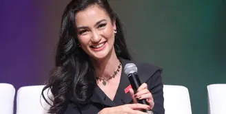 Atiqah Hasiholan, salah satu selebriti yang berkomentar tentang rencana pemerintah mencabut aturan Pembatasan Sosial Berskala Besar (PSBB) dan penerapan ‘New Normal’. Ibu satu anak ini berkomentar lewat akun Instagramnya. (Instagram/Atiqahhasiholan)