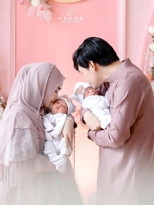 Acara Akikah Anak Kembar Anisa Rahma yang Curi Perhatian