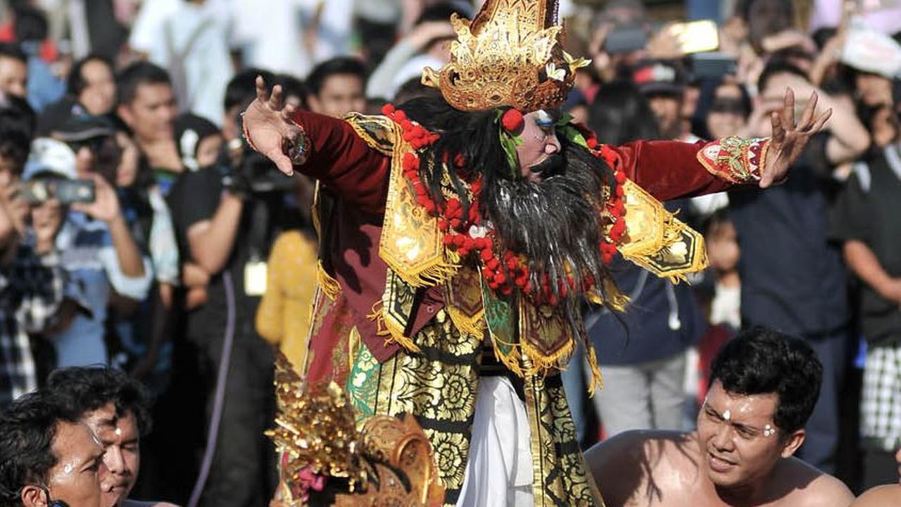 Gerakan Tari Kecak<br>