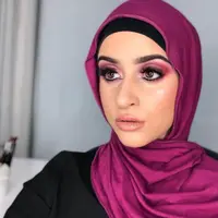 Makeup nuansa pink. (Instagram/riannemua).