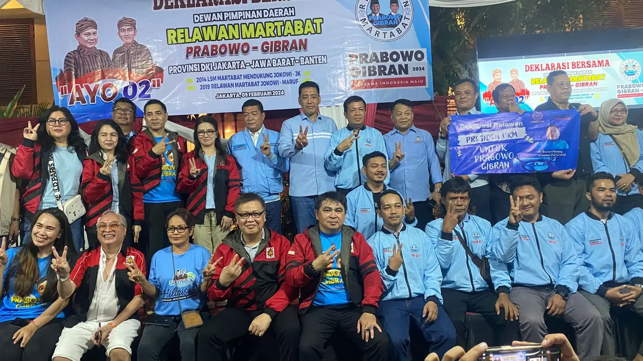 Ratusan orang yang terdiri dari anggota Partai Usaha Kecil Menengah (Partai UKM) dan Relawan Perjuangan Semesta (Permesta) serta Relawan Martabat Prabowo-Gibran mendeklarasikan dukungan pada paslon capres-cawapres nomor urut 02 Prabowo-Gibran.