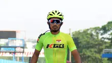 Muhammad Fadli Imammudin berjalan usai latihan di Sirkuit Sentul, Bogor, Rabu (23/2). Usai memutuskan pensiun pasca kecelakaan pada Juni 2015 lalu, kini M Fadli menatap Kejuaraan Asia Paracycling 2017. (Liputan6.com/Helmi Fithriansyah)