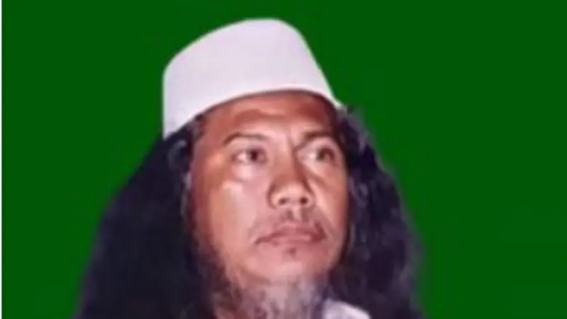 Gus Maksum (Sumber: pagarnusa.or.id)