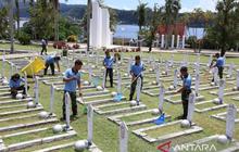 Tanamkan Patriotisme, Lanud Pattimura Gelar Karya Bakti di TMP Kapahaha Sambut HUT ke-80 TNI AU