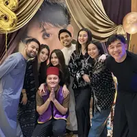 Mahalini saat Beri Kejutan Ulang Tahun Rizky Febian ke-28 bersama para sahabat. [@angieprijanto]