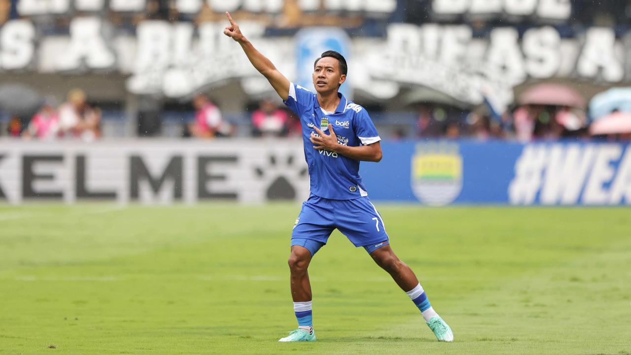 FOTO: Persib Tundukkan Persija dan Rebut Puncak Klasemen
