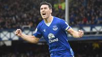 Gelandang Everton, Gareth Barry, merayakan gol yang dicetaknya ke gawang Swansea pada laga Premier League di Stadion Goodison Park, Inggris, Minggu (24/1/2016). (AFP/Paul Ellis)