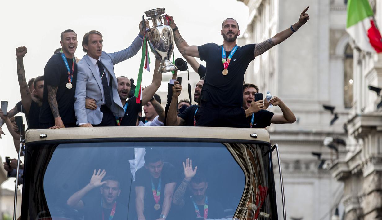 Sempat bermain imbang 1-1 di waktu normal hingga babak waktu ekstra, pasukan Roberto Mancini lalu menang 3-2 di babak adu penalti. (Foto:AP/Roberto Monaldo)