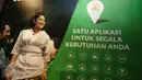 Pemeran film Kartini, Dian Sastrowardoyo berpose dalam screening film terbarunya di Jakarta, Selasa (11/04). Nonton bareng ini dihadiri 100 pengemudi perempuan. (Liputan6.com)
