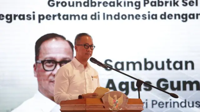 Sinar Mas melalui anak usaha menggandeng Trina Solar untuk mengembangkan pabrik manufaktur sel surya dan modul surya terintegrasi pertama di Indonesia. Turut hadir dalam peresmian Menteri Perindustrian Agus Gumiwang Kartasasmita. (Dok Sinar Mas)