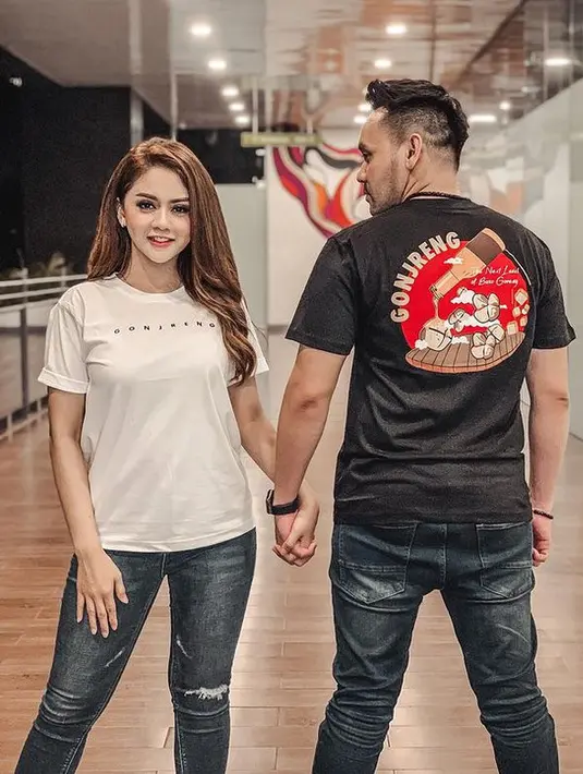 Akhirnya kerja kerasnya berbuah manis, kini salah satu bisnisnya menjadi sukses dan menghasilkan ribuan franchise yang tersebar di Indonesia. (Foto: Instagram/danu_sofwan)