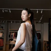 Material Linen Denim cocok untuk OOTD musim panas. Dok.  Abercrombie & Fitch