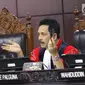 Ketua Hakim Mahkamah Konstitusi I Dewa Gede Palguna saat sidang uji UU BUMN di Jakarta, Senin (5/3). MK mengelar sidang pengujian UU No 19 tahun 2003 tentang Badan Usaha Milik Negara dengan agenda pemeriksaan pendahuluan. (Liputan6.com/Angga Yuniar)