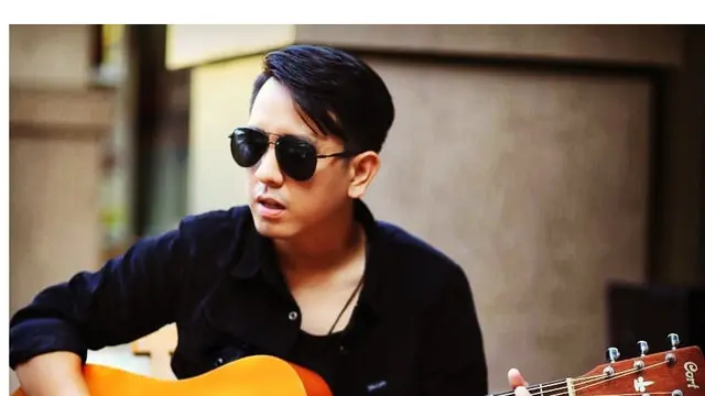 Viral Lagu Entah Apa yang Merasukimu, Ini Sosok Vokalisnya yang Ganteng Abis