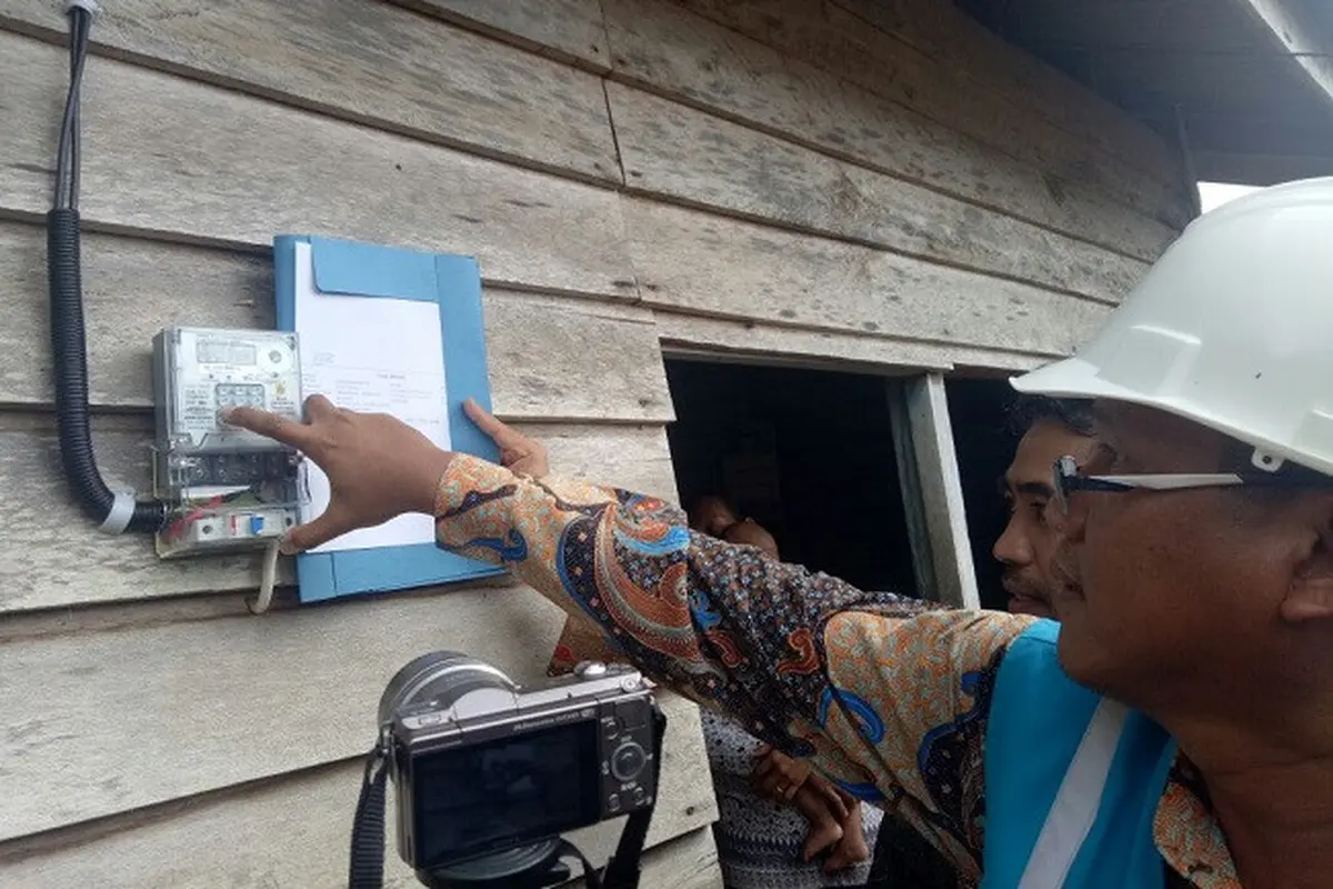 PLN melistriki desa di Kabupaten Natuna (Dok Foto: Liputan6.com/Nurseffi Dwi Wahyuni)