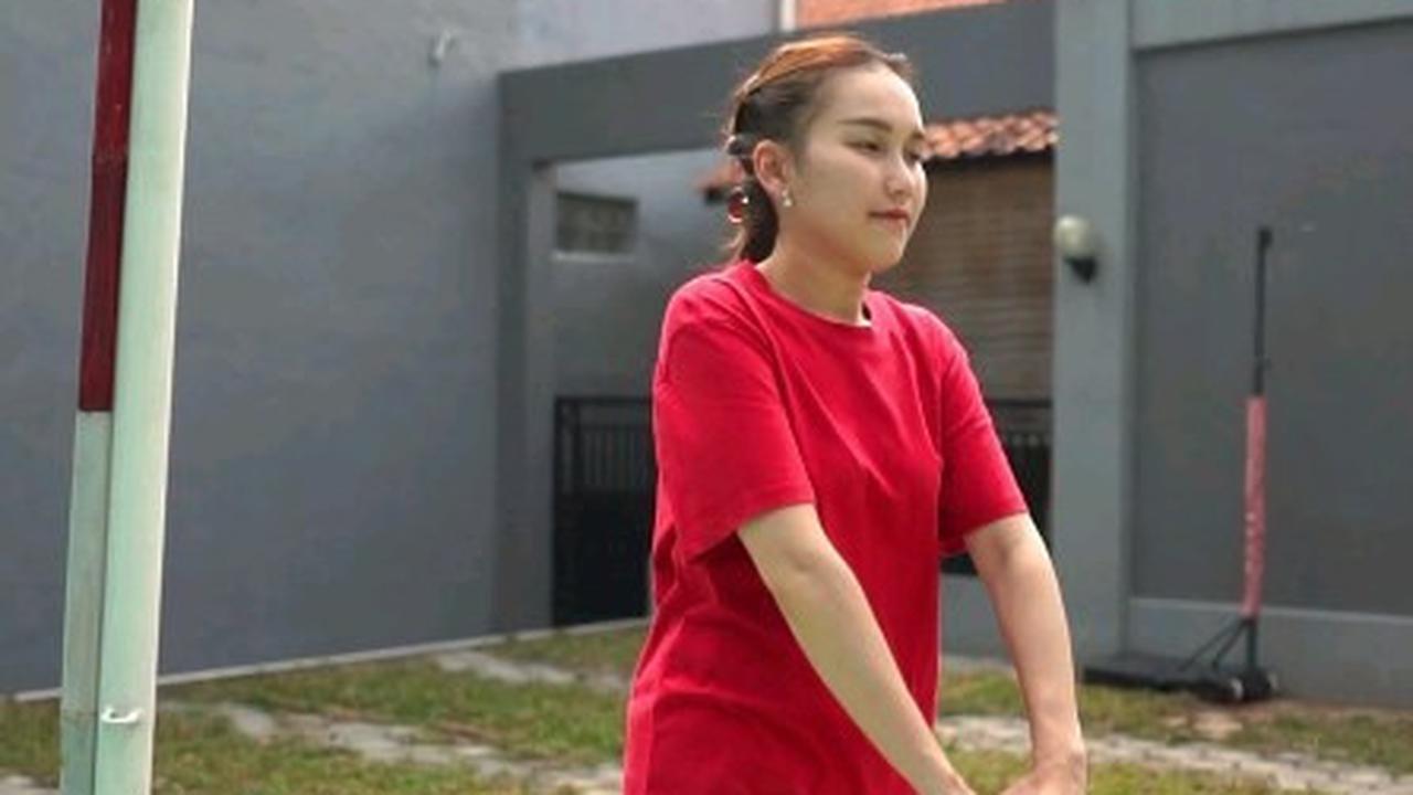 Deretan Foto Kehidupan Sehari-hari Ayu Ting Ting yang Sederhana Meski Kaya Raya, Gaya Pakaiannya Sederhana Namun Elegan.