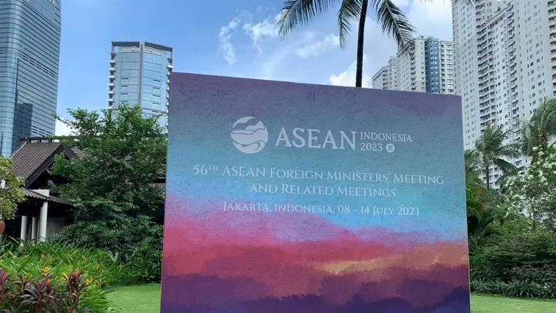 Rangkaian acara Pertemuan Menlu ASEAN ke-56 atau ASEAN Ministerial Meeting/Post Ministerial Meeting (AMM/PMC) dilaksanakan di Hotel Shangri-La, Jakarta pada Sabtu (8/7) hingga Sabtu (15/7). (Liputan6.com/ Benedikta Miranti)