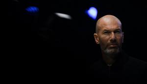 Legenda sepak bola dan pelatih Prancis, Zinedine Zidane, terlihat dalam upacara peluncuran perdana mobil listrik Alpine A390 di Dieppe, Prancis barat laut, pada 27 Mei 2025. (Lou BENOIST/AFP)