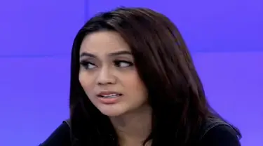 Dalam acara Dear Haters, Anggita Sari mengungkap hubungan sebenarnya antara dirinya, Tyas Mirasih, dan Roby Abbas