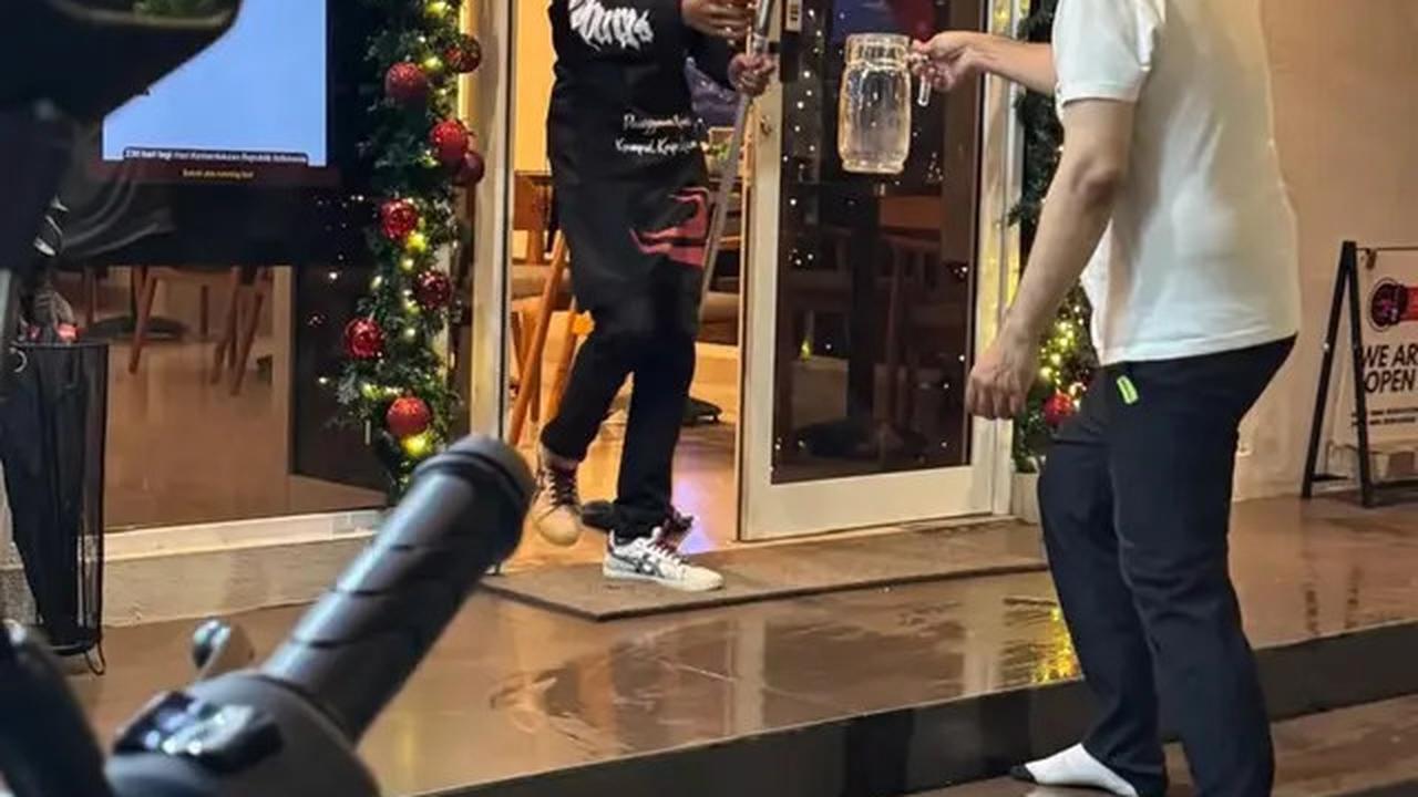 Profil Dede Sunandar, Komedian yang Tak Gengsi Jadi Pramusaji Restoran