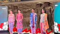 Lenggak-lenggok Kartini di Sarinah, Pamerkan Kebaya dengan Keanggunan. (Dok: Liputan6.com/dyah)