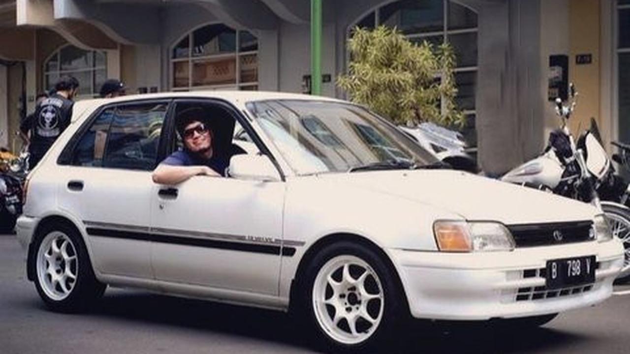 Nostalgia Otomotif! Deretan Artis yang Mengoleksi Mobil Klasik Keren