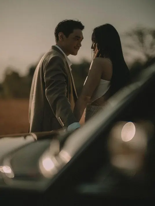 Mendengar kabar itu, Afgan merasa sedih dan memutuskan untuk mengekspresikan perasaannya lewat menulis lagu Ada. Sang penyanyi pun berharap agar keduanya bisa kembali bersama suatu saat nanti. [instagram/lyodraofficial]