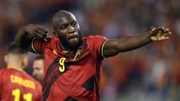Belgia berhasil memastikan tempat di Piala Dunia usai mengalahkan Estonia pada babak kualifikasi dengan skor 3-1. Perjuangan De Rode Duivels untuk lolos ke putaran final tak lepas dari peran Romelu Lukaku, striker berbanderol Rp1,6 Miliar. (AFP/John Thys)